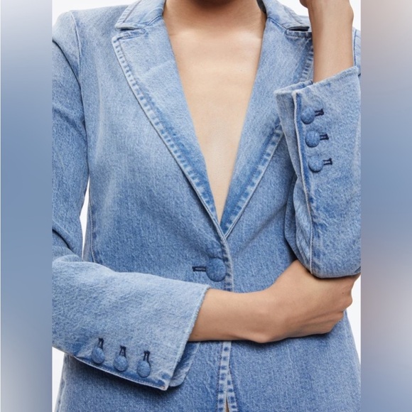 Alice + Olivia - Macey
NWT
Denim Fitted Blazer in Bay
Blue - Picture 2 of 10